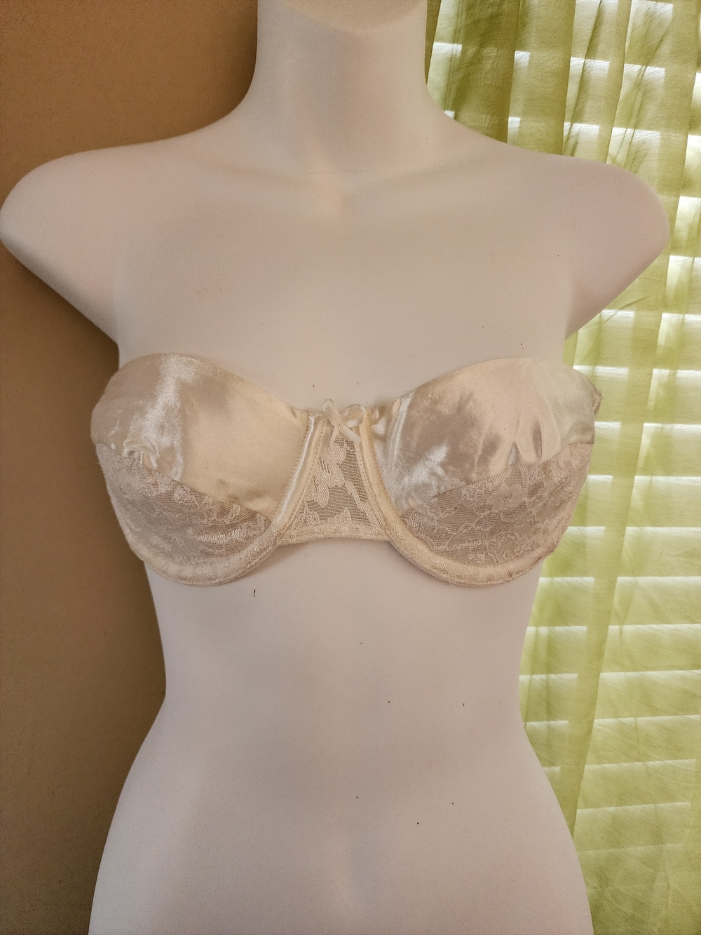 vassarette Strapless Satin and Lace Bustier Bra in Cream 36B